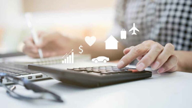 How to Become Insurance Underwriter