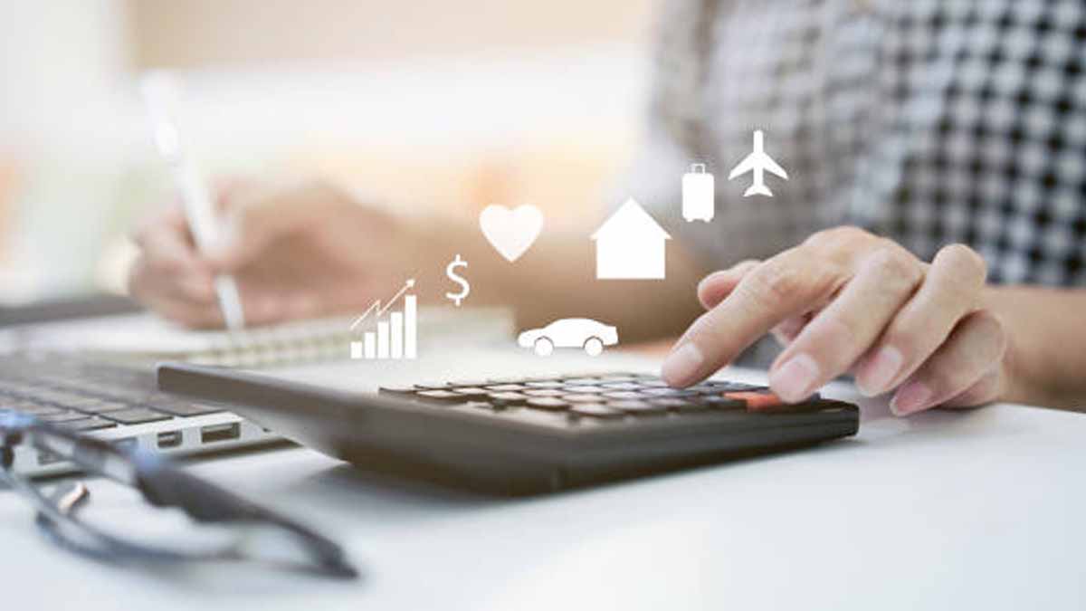 How to Become Insurance Underwriter