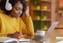Accredited Online Colleges that Accept FAFSA