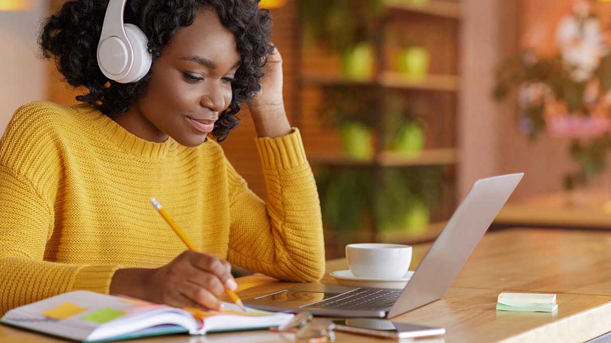 Accredited Online Colleges that Accept FAFSA