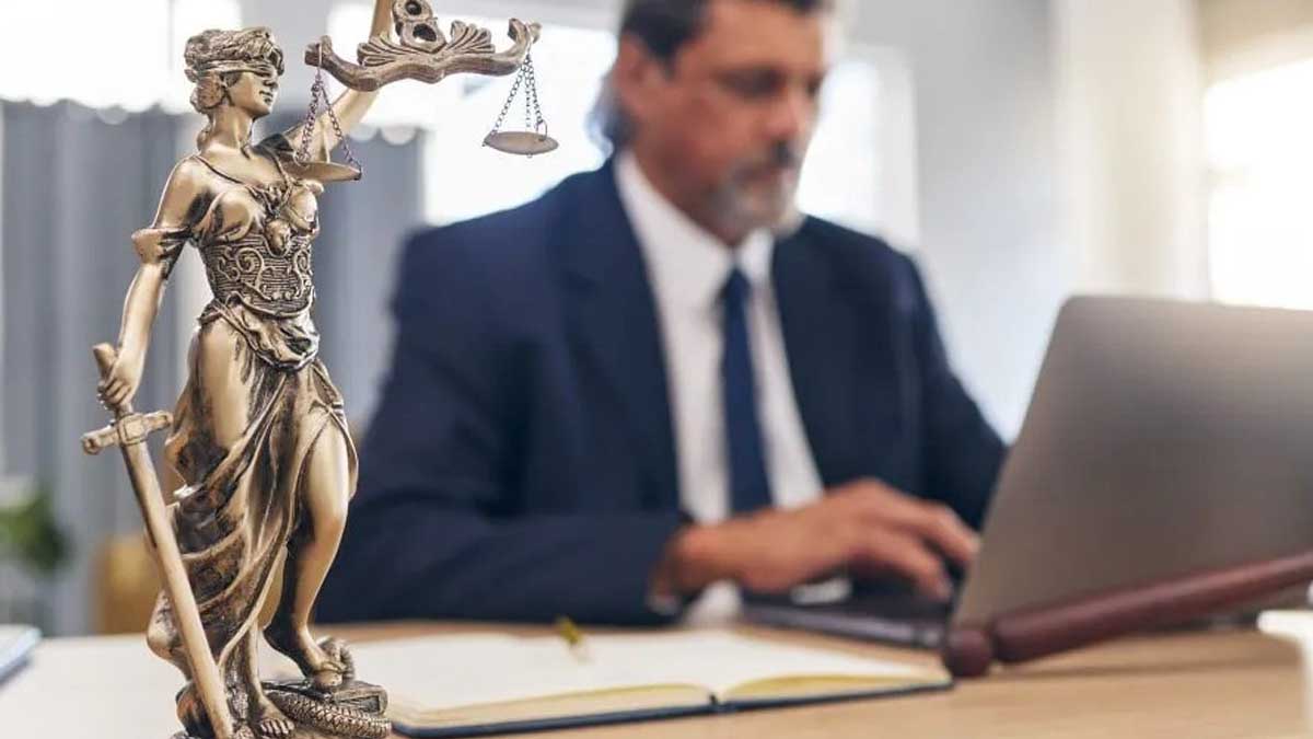 How to Sue a Car Insurance Company Without a Lawyer